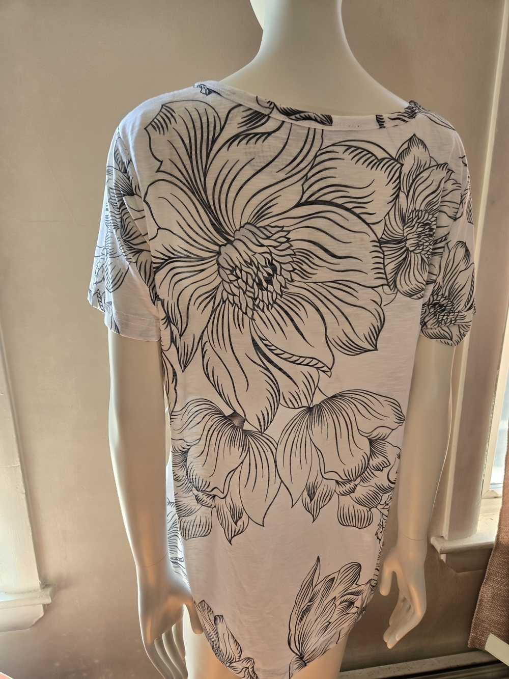 Women's Scoop Neck Floral Tunic Tee - White/Black - Picture 6 of 8